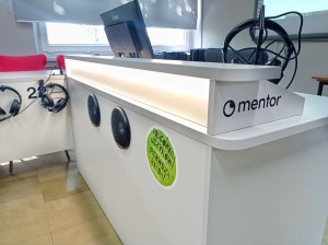 Biurko nauczyciela z szafką i podświetleniem LED